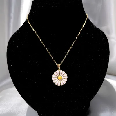 Collar Margarita Minimalista de acero inoxidable - no se oxida - Joyería Salomé Quito