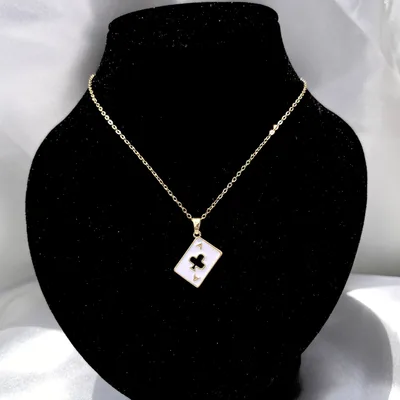 Collar Mini Carta Negra de acero inoxidable - no se oxida - Joyería Salomé Quito